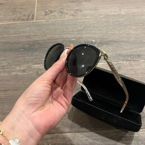 Versace glasses comes with case